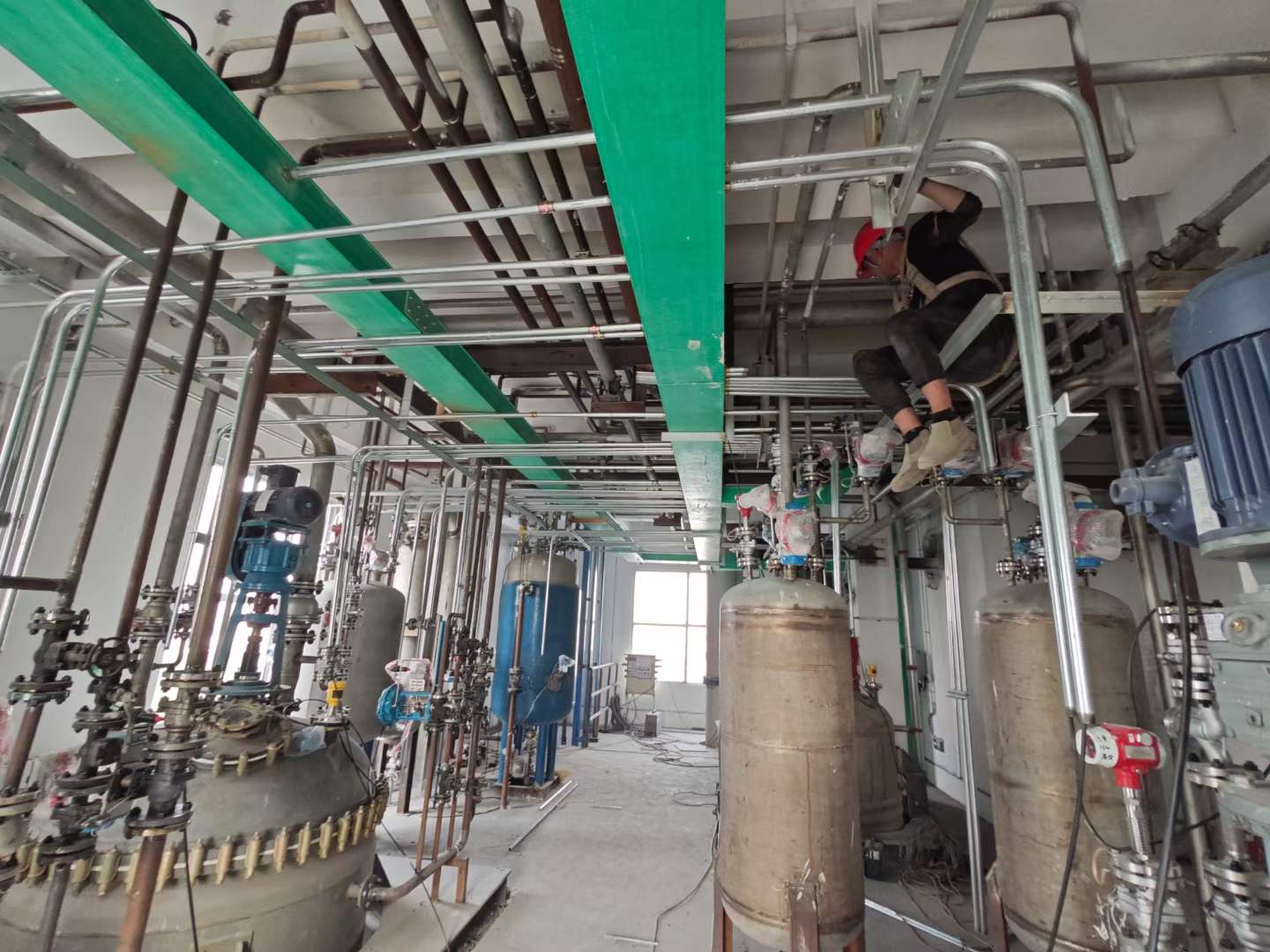 阿拉善烏蘭布和園區某上市公司電氣儀表安裝掠影